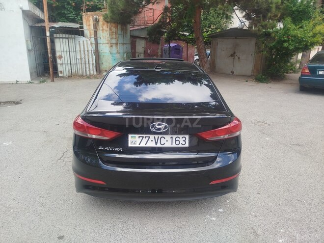 Hyundai Elantra-3