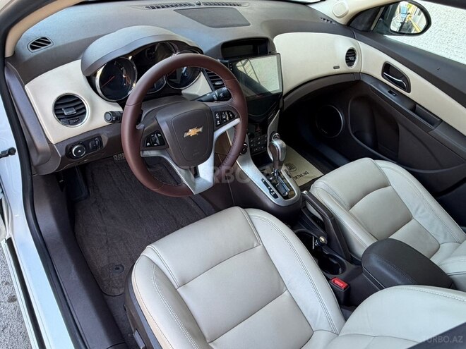 Chevrolet Cruze-12