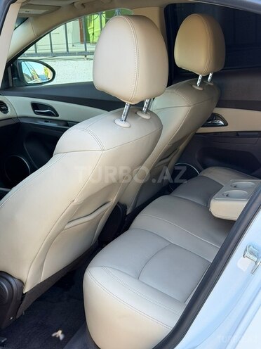 Chevrolet Cruze-16