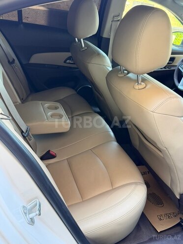 Chevrolet Cruze-15