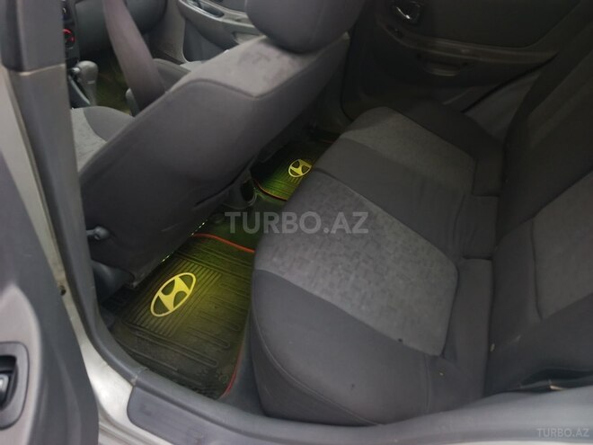 Hyundai Accent-10