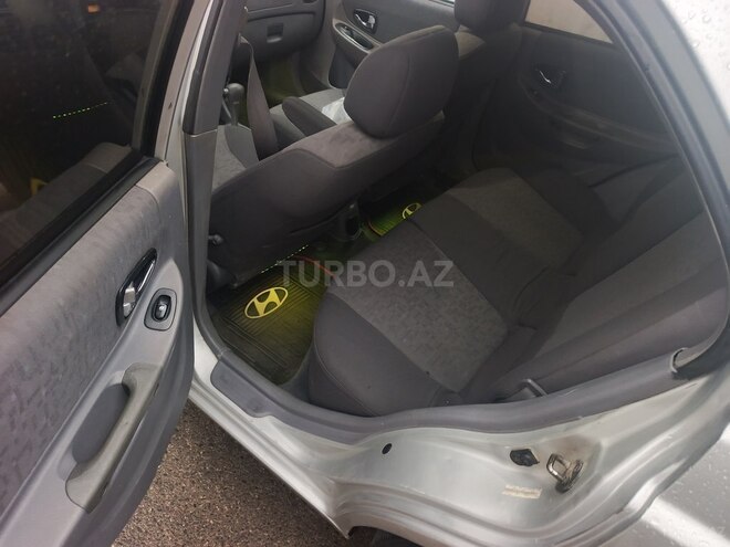 Hyundai Accent-9