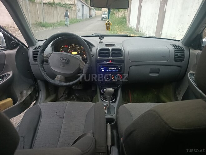 Hyundai Accent-6