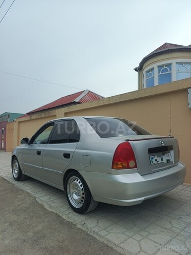Hyundai Accent-2