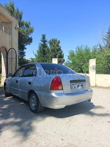 Hyundai Accent-4