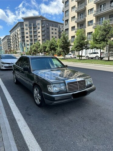 Mercedes 250 D-1