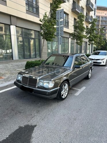 Mercedes 250 D-2