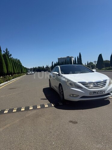 Hyundai Sonata-2