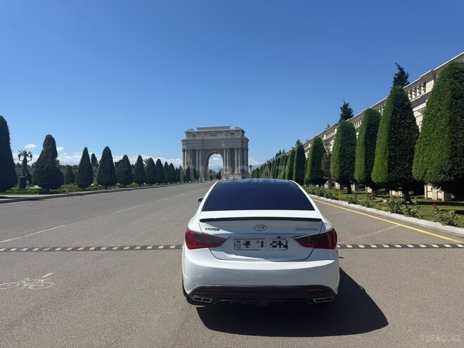 Hyundai Sonata-5