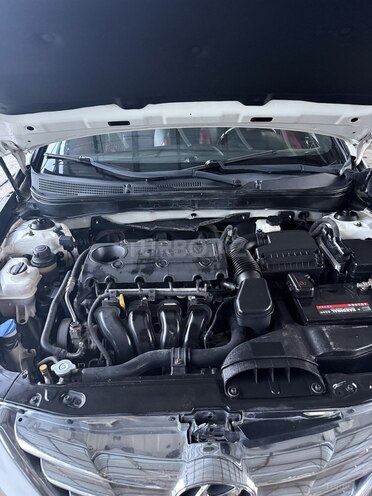 Hyundai Sonata-9