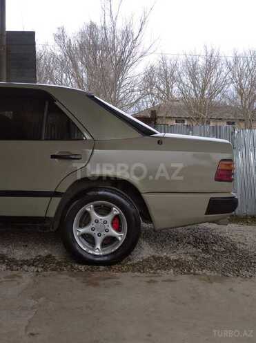 Mercedes 230 E-5
