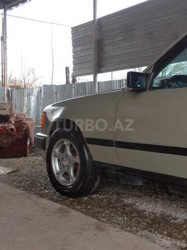 Mercedes 230 E-6