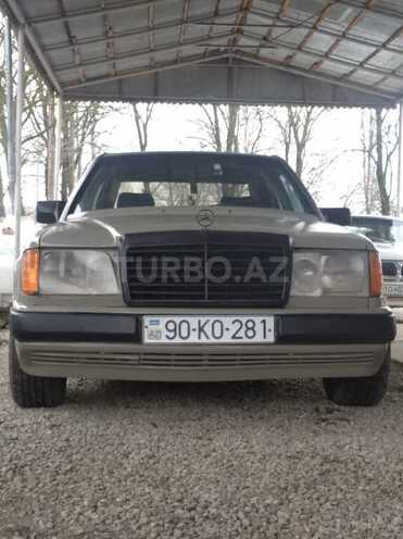Mercedes 230 E-16