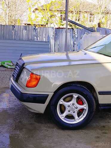 Mercedes 230 E-2