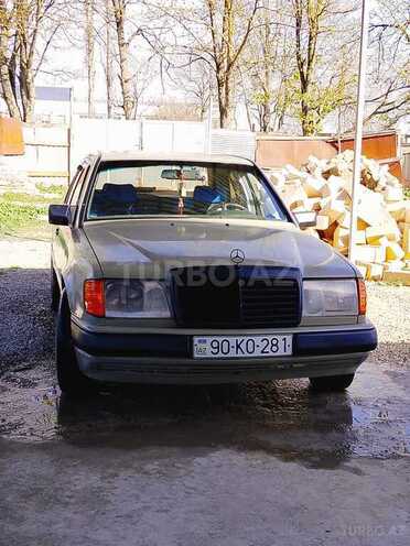 Mercedes 230 E-11
