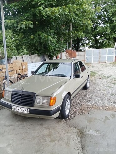 Mercedes 230 E-14