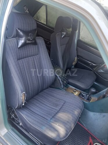 Mercedes 230 E-10