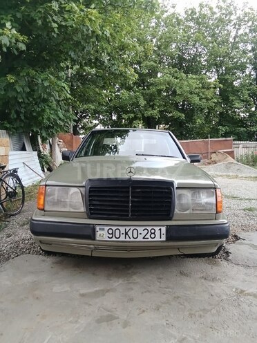 Mercedes 230 E-15