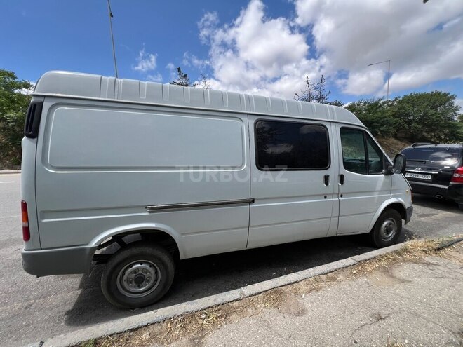 Ford Transit-6