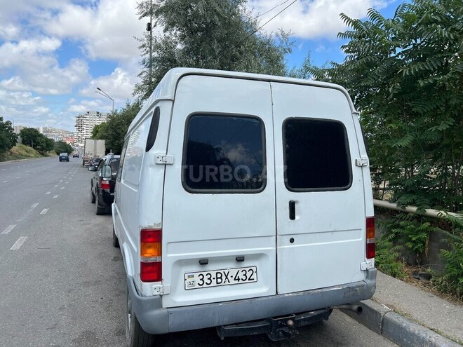 Ford Transit-9