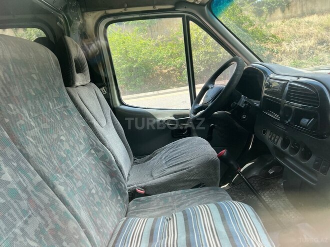 Ford Transit-10