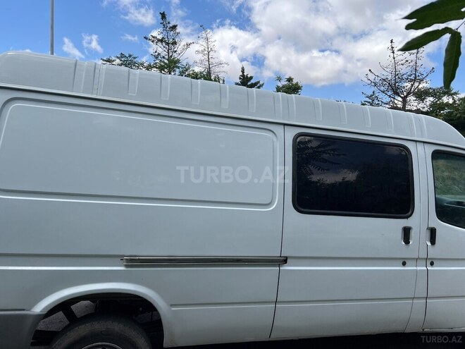 Ford Transit-12