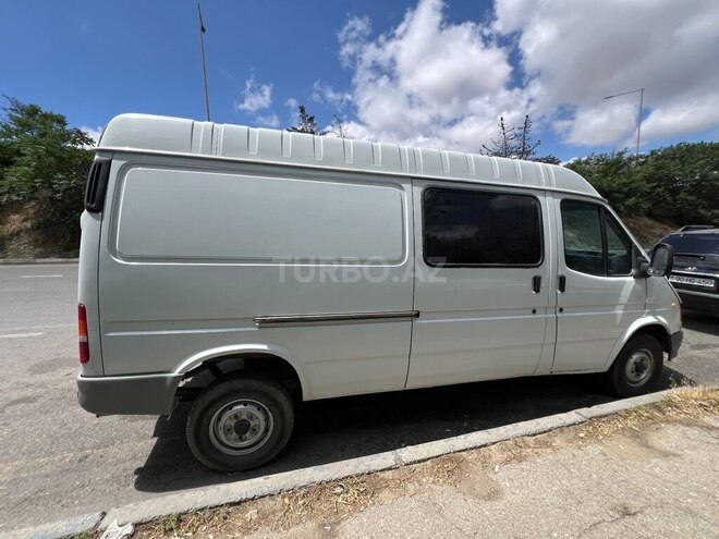 Ford Transit-15