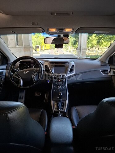 Hyundai Elantra-14