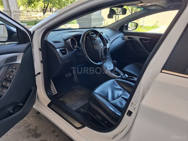Hyundai Elantra-10