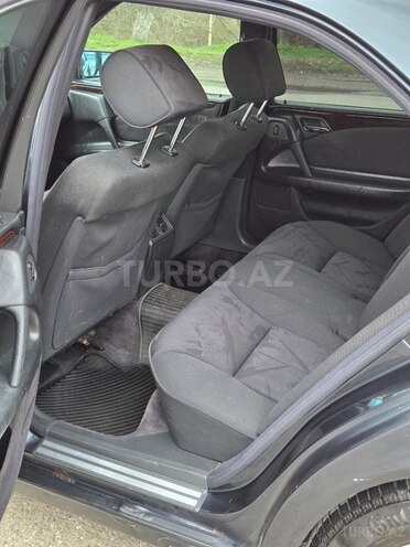 Mercedes E 240-12