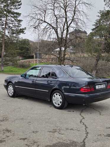 Mercedes E 240-5