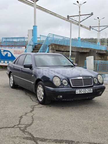 Mercedes E 240-2