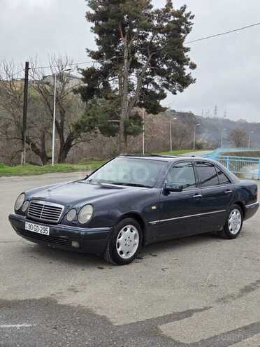 Mercedes E 240-4