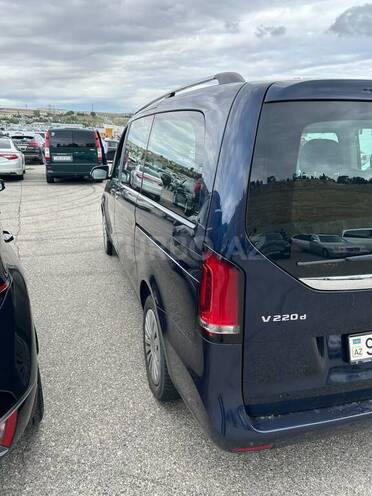 Mercedes V 220-9