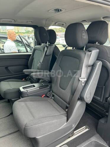 Mercedes V 220-11