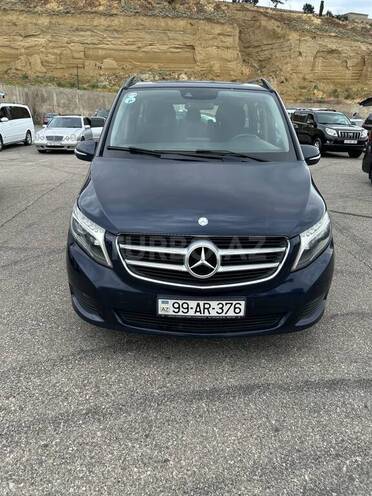 Mercedes V 220-3