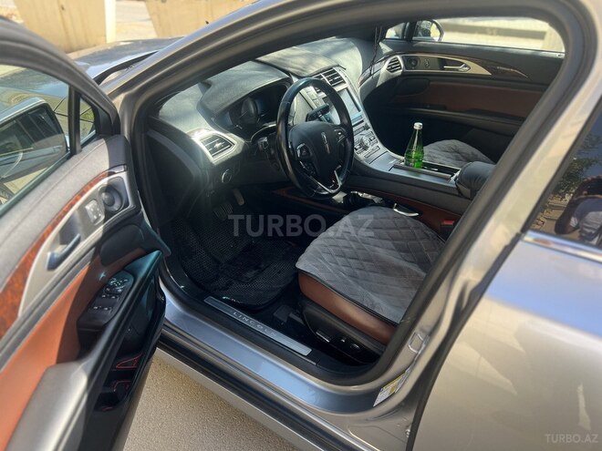 Lincoln MKZ-7