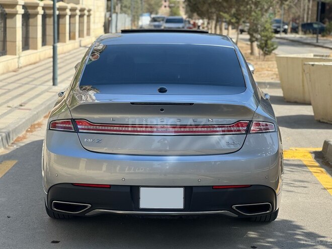 Lincoln MKZ-4