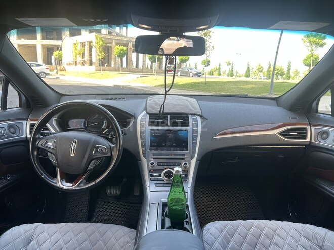 Lincoln MKZ-5