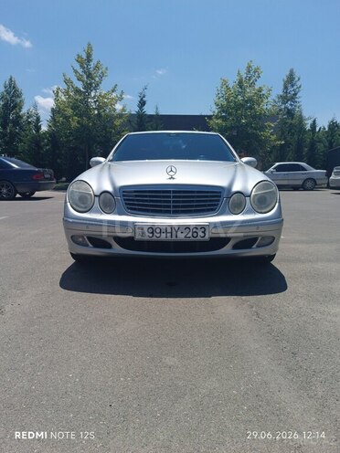 Mercedes E 240-1