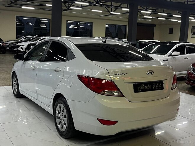 Hyundai Accent-5