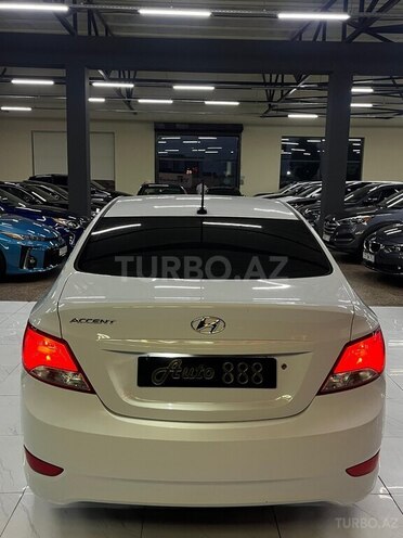 Hyundai Accent-4