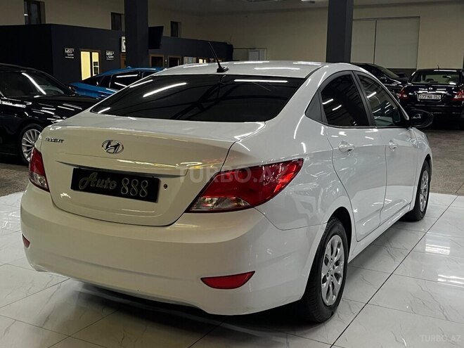 Hyundai Accent-7