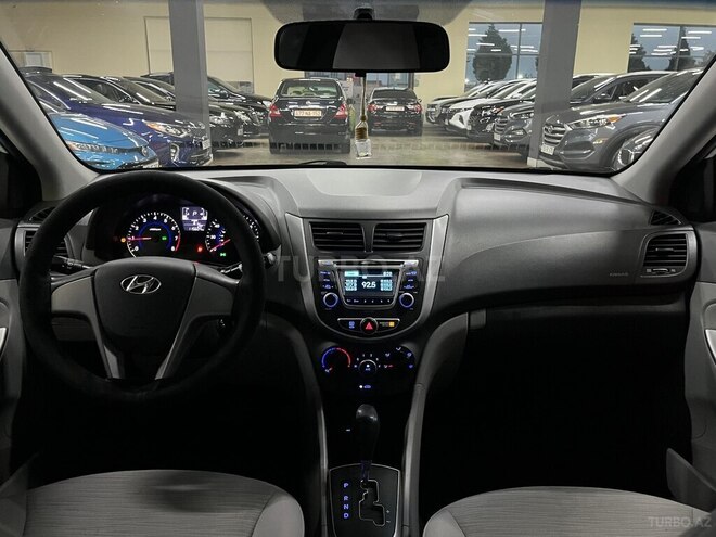 Hyundai Accent-10