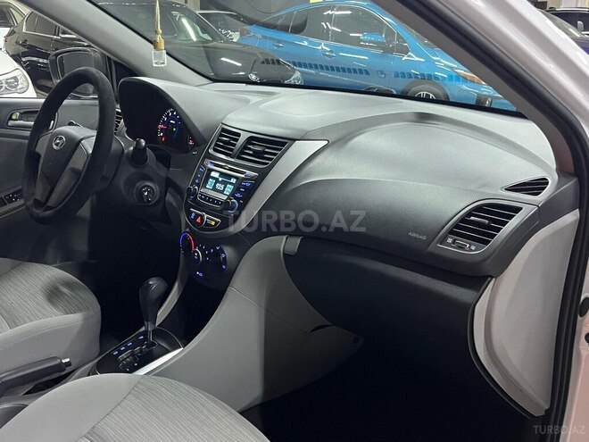 Hyundai Accent-9