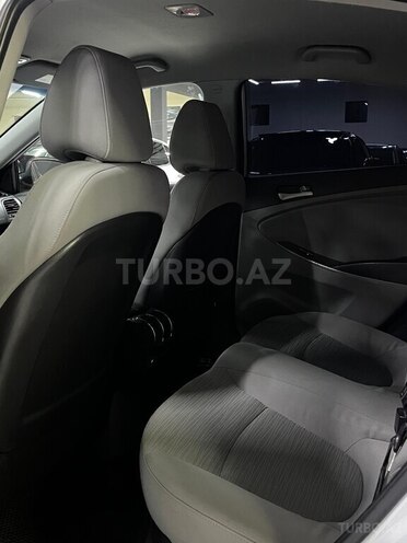 Hyundai Accent-13