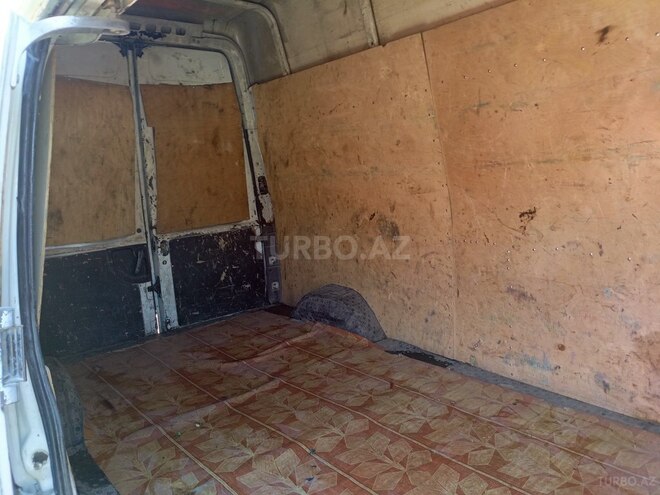 Ford Transit-9