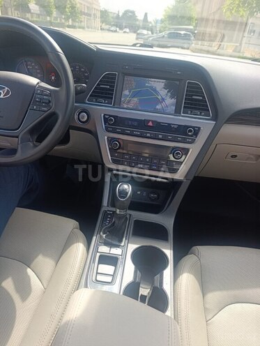 Hyundai Sonata-5