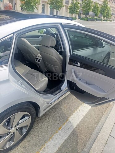 Hyundai Sonata-4