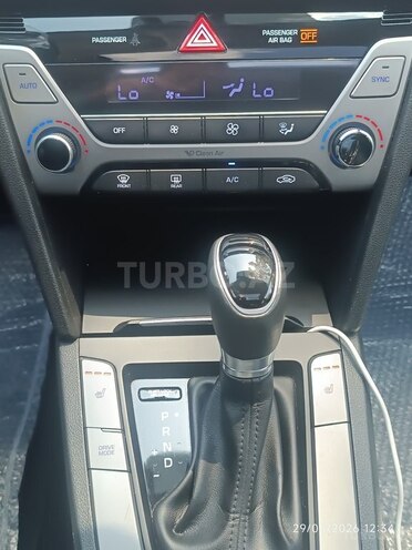 Hyundai Elantra-17